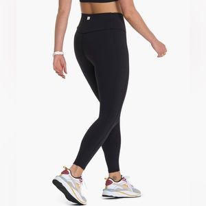 Vuori Studio Pocket Legging - Size S